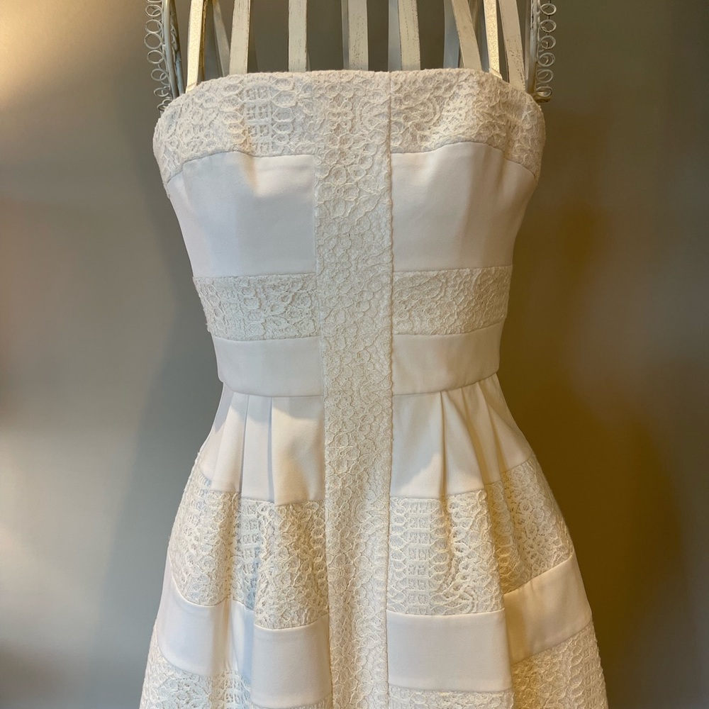 BCBG size 2 structured mini dress. Can be worn strapless. Side pockets Like new